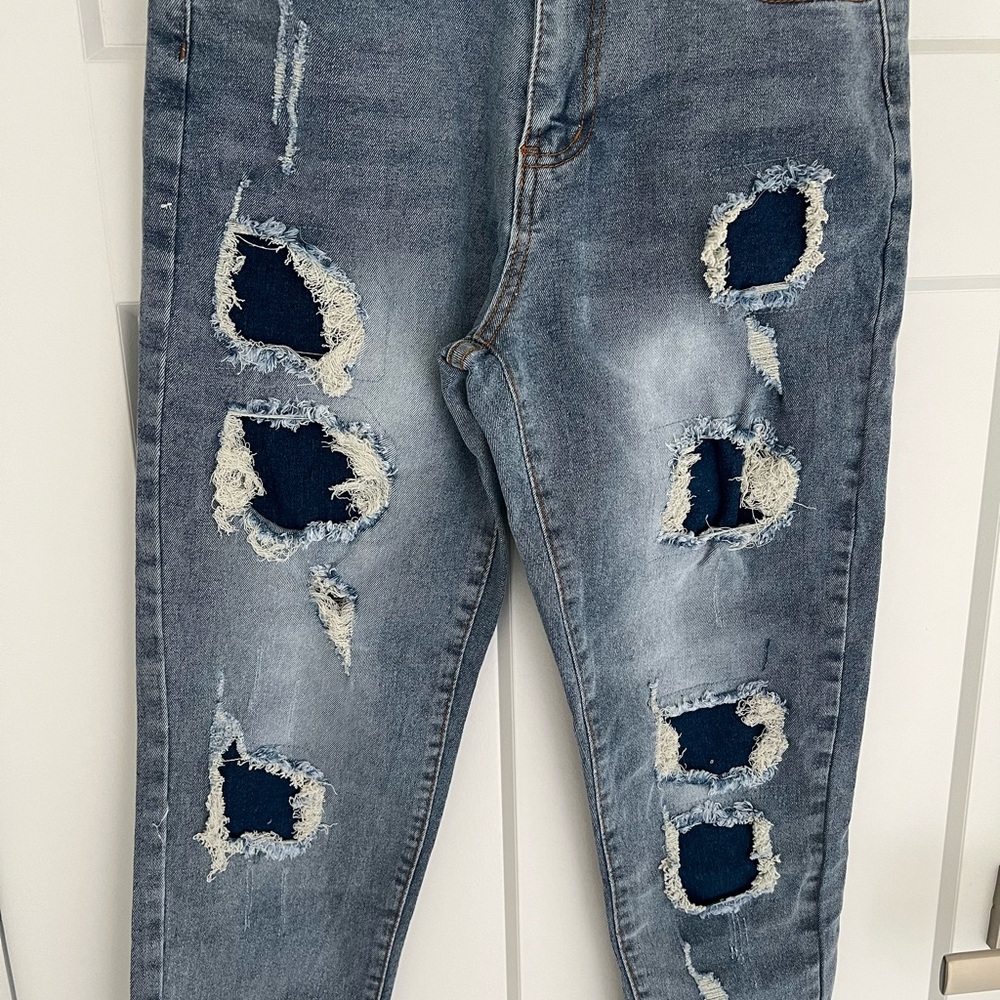 Trendy Distressed Skinny Jeans in Blue